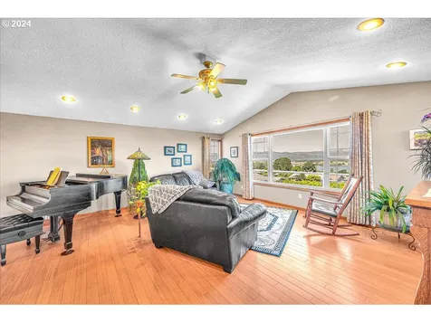 1850 8th Street Columbia City OR 97018