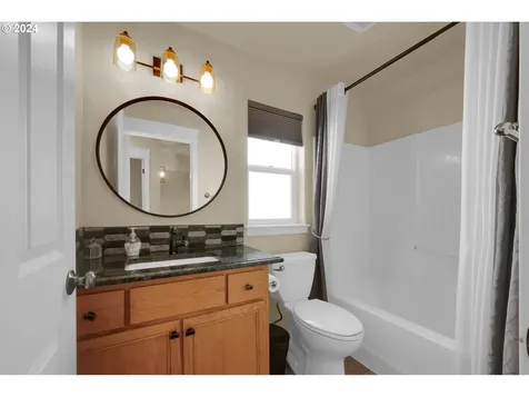 5530 King Arthur Court Eugene OR 97402