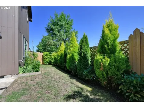 5530 King Arthur Court Eugene OR 97402