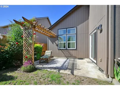 5530 King Arthur Court Eugene OR 97402