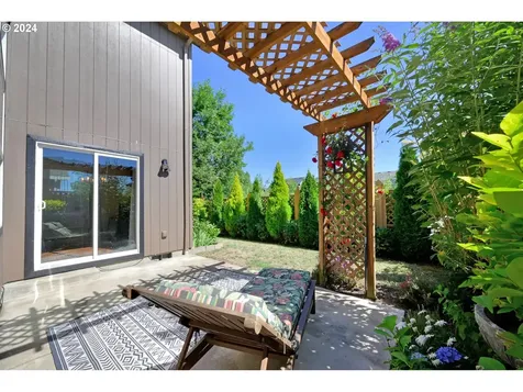 5530 King Arthur Court Eugene OR 97402