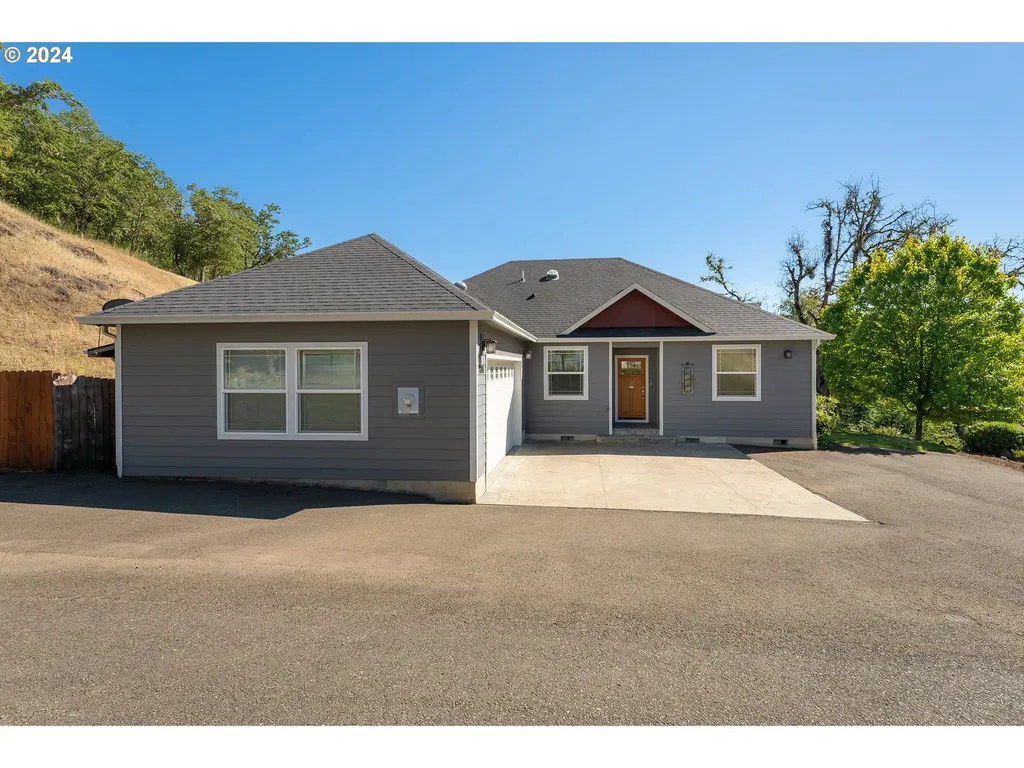 1791 Ne Rocky Drive Roseburg OR 97470