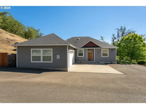 1791 Ne Rocky Drive Roseburg OR 97470