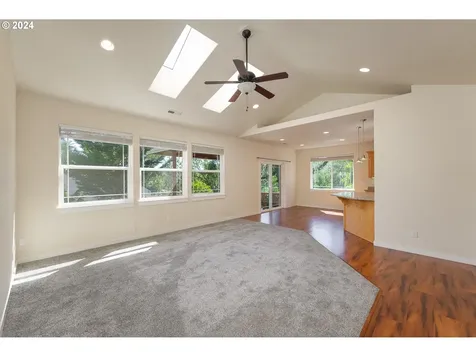 1791 Ne Rocky Drive Roseburg OR 97470