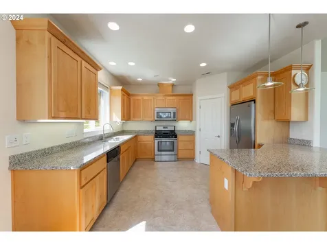 1791 Ne Rocky Drive Roseburg OR 97470