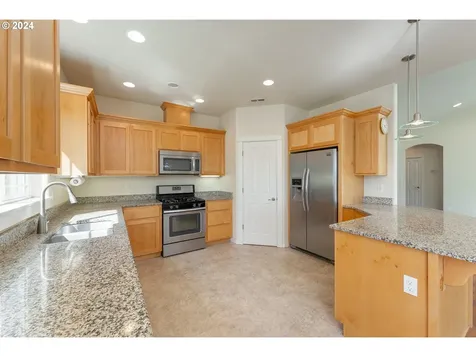 1791 Ne Rocky Drive Roseburg OR 97470