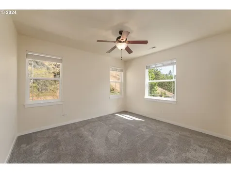 1791 Ne Rocky Drive Roseburg OR 97470
