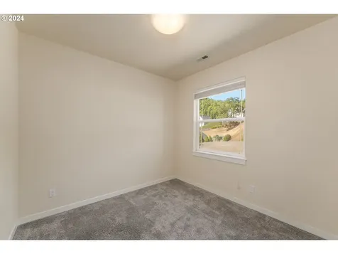 1791 Ne Rocky Drive Roseburg OR 97470