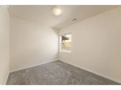 1791 Ne Rocky Drive Roseburg OR 97470
