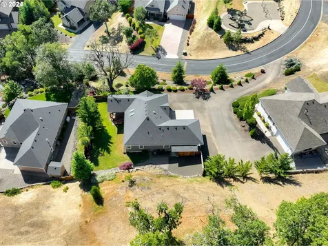 1791 Ne Rocky Drive Roseburg OR 97470