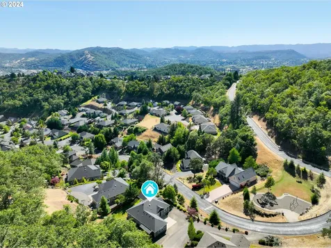 1791 Ne Rocky Drive Roseburg OR 97470