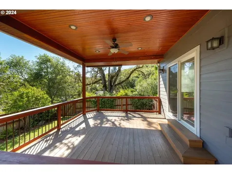 1791 Ne Rocky Drive Roseburg OR 97470