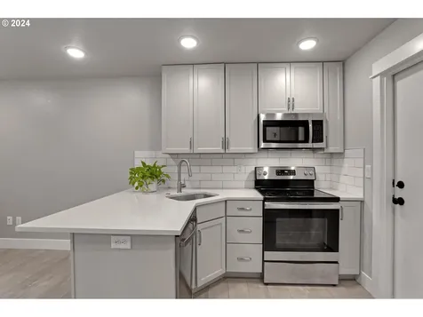 5325 Sw 50th Avenue Portland OR 97221