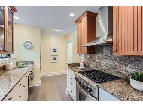 1925 SW Broadway Drive Portland OR 97201