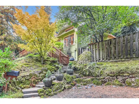1925 SW Broadway Drive Portland OR 97201