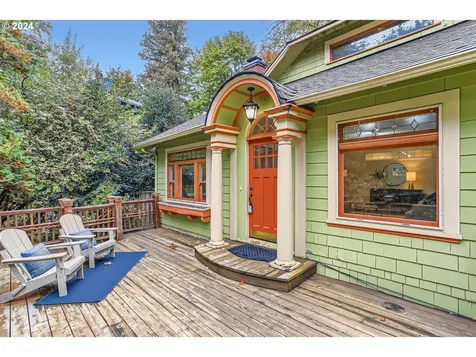 1925 SW Broadway Drive Portland OR 97201