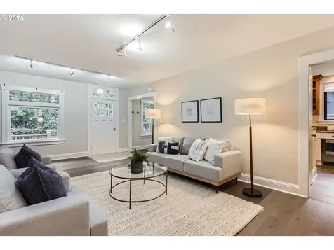 1925 SW Broadway Drive Portland OR 97201