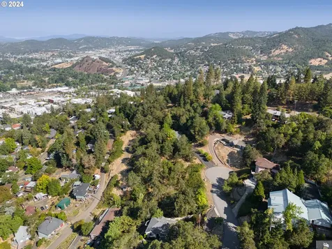 1397 SE Laurel Court Roseburg OR 97470
