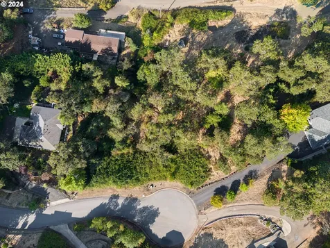 1397 SE Laurel Court Roseburg OR 97470