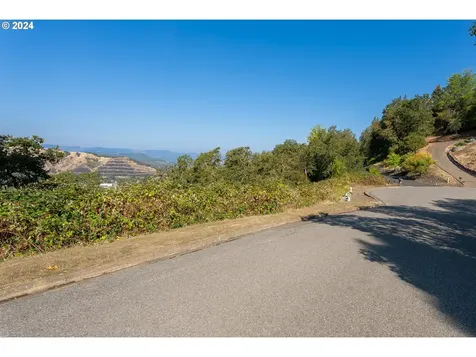 1397 SE Laurel Court Roseburg OR 97470