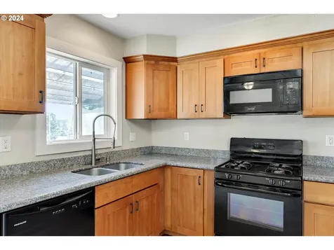 362 SW Oak Street Willamina OR 97396