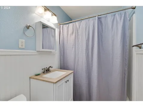 362 SW Oak Street Willamina OR 97396