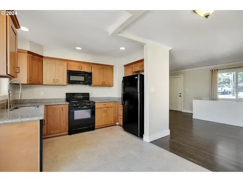 362 SW Oak Street Willamina OR 97396