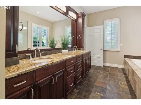 18034 Skyland Circle Lake Oswego OR 97034
