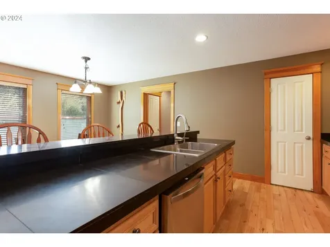 427 Maxs Place Hood River OR 97031