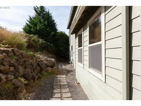 427 Maxs Place Hood River OR 97031