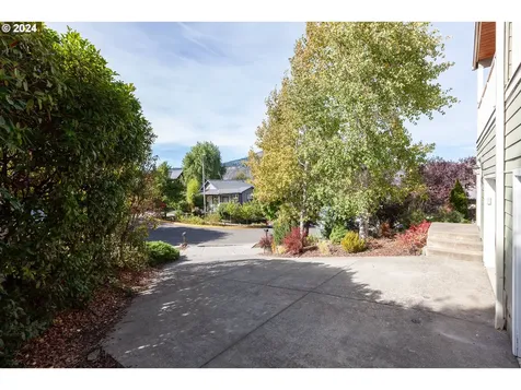 427 Maxs Place Hood River OR 97031