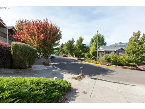 427 Maxs Place Hood River OR 97031