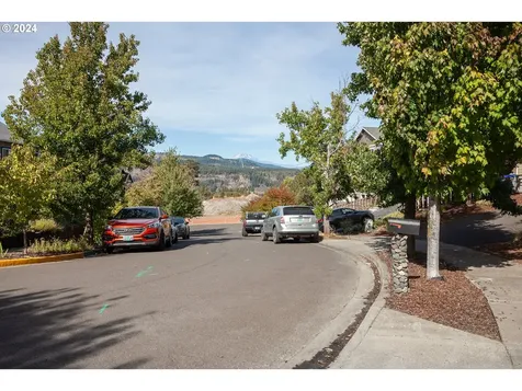 427 Maxs Place Hood River OR 97031