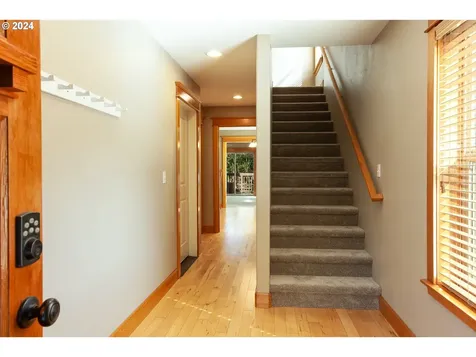 427 Maxs Place Hood River OR 97031
