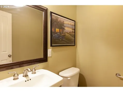 427 Maxs Place Hood River OR 97031