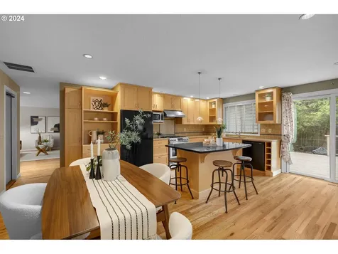 9633 Sw 53rd Avenue Portland OR 97219