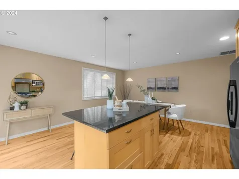 9633 Sw 53rd Avenue Portland OR 97219