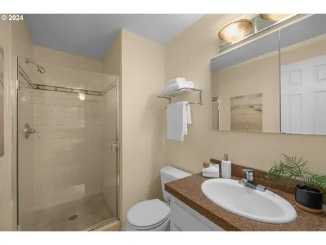 9633 Sw 53rd Avenue Portland OR 97219