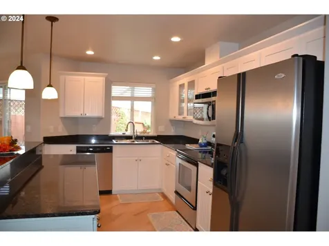1435 SW Sturgeon Court Grants Pass OR 97527