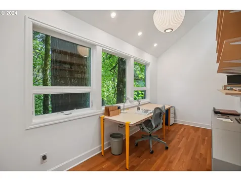 3931 Nw Gordon Street Portland OR 97210