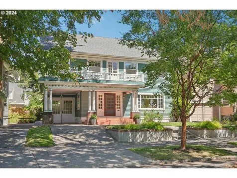 424 NE Laurelhurst Place Portland OR 97232