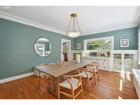 424 NE Laurelhurst Place Portland OR 97232