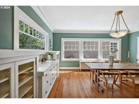 424 NE Laurelhurst Place Portland OR 97232