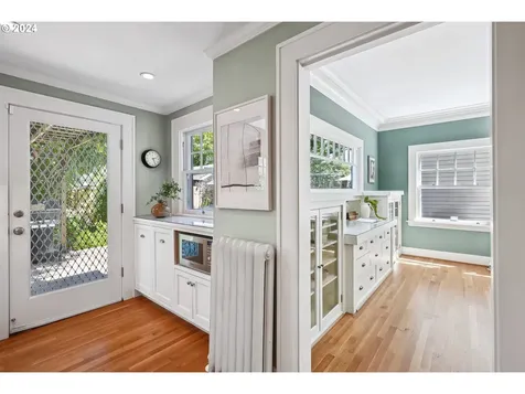 424 NE Laurelhurst Place Portland OR 97232
