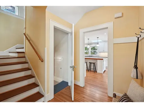 424 NE Laurelhurst Place Portland OR 97232