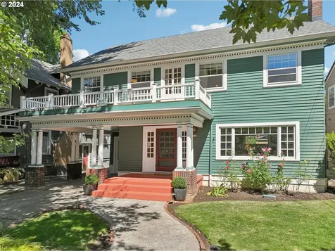 424 NE Laurelhurst Place Portland OR 97232