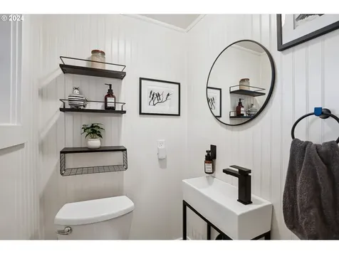 424 NE Laurelhurst Place Portland OR 97232