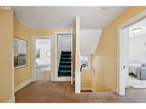 424 NE Laurelhurst Place Portland OR 97232