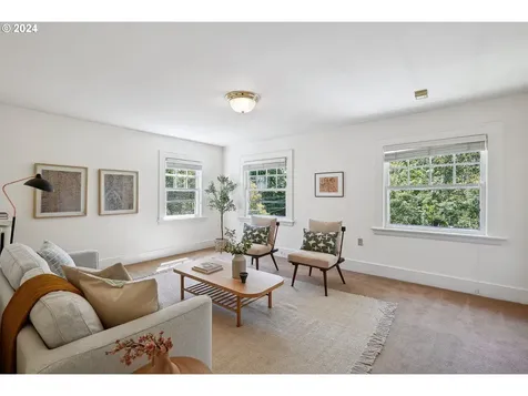424 NE Laurelhurst Place Portland OR 97232