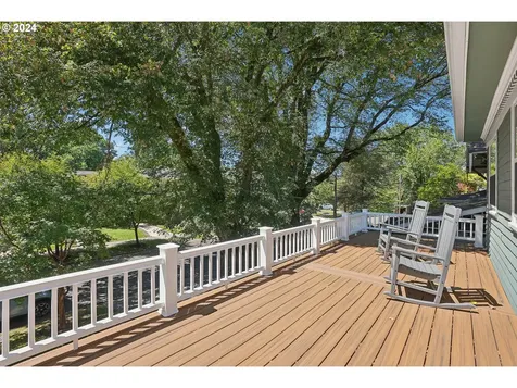 424 NE Laurelhurst Place Portland OR 97232